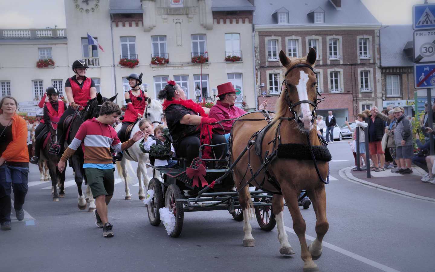 Fête du cheval à Forges les Eaux : la 43ème édition profite d&rsquo;une éclaircie