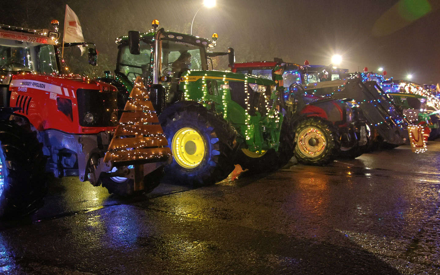 Défilé tracteurs illuminés