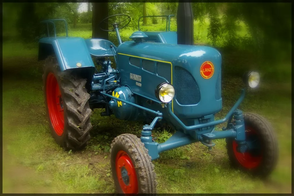 Exposition de voitures et de tracteurs anciens